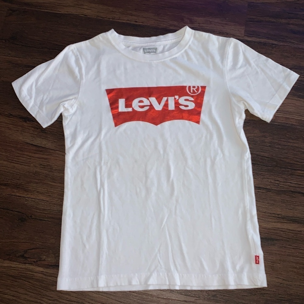 Levi’s white & red graphic tee size‎ 8/10 EUC